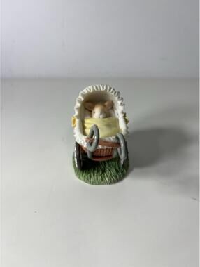 Enesco My Blushing Bunnies Hannah Hare Love your Bunny Nose and Bunny Toes Read